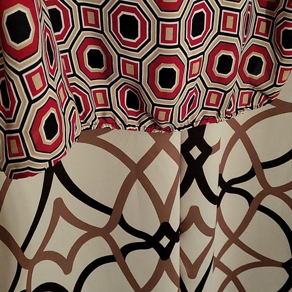 Roz & Ali Geometric Blouse - Picture 6 of 6
